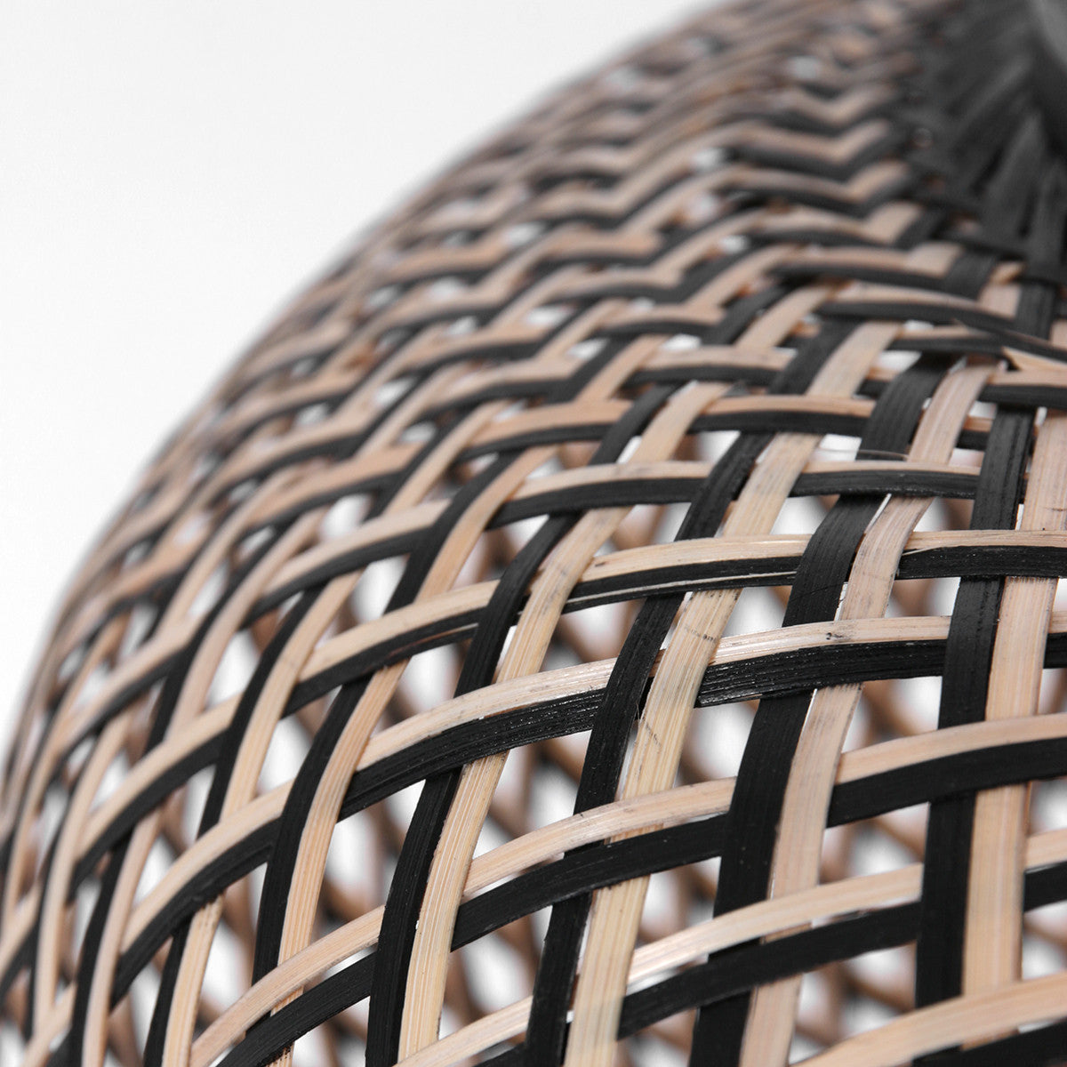 Lampe suspendue Kairo en hêtre/noir bambou